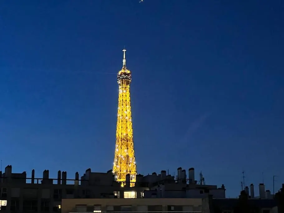 Appartement With Eiffel Tower View! Paris