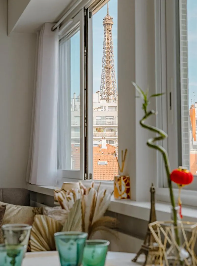 Appartement With Eiffel Tower View! Paris Fransa
